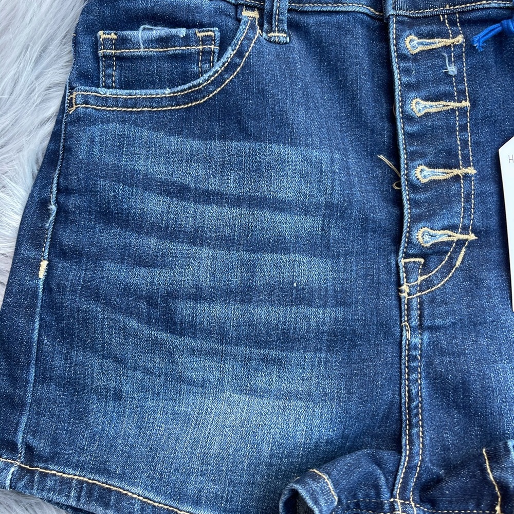 Cello ButtonHigh Rise Short - Picture 2 of 5